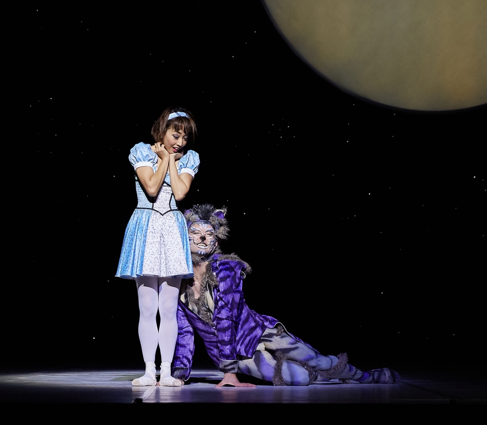 Chihiro Nomura as Alice and Matthew Lehmann as the Cheshire Cat in ALICE (in wonderland). Photo by Sergey Pevnev (3)
